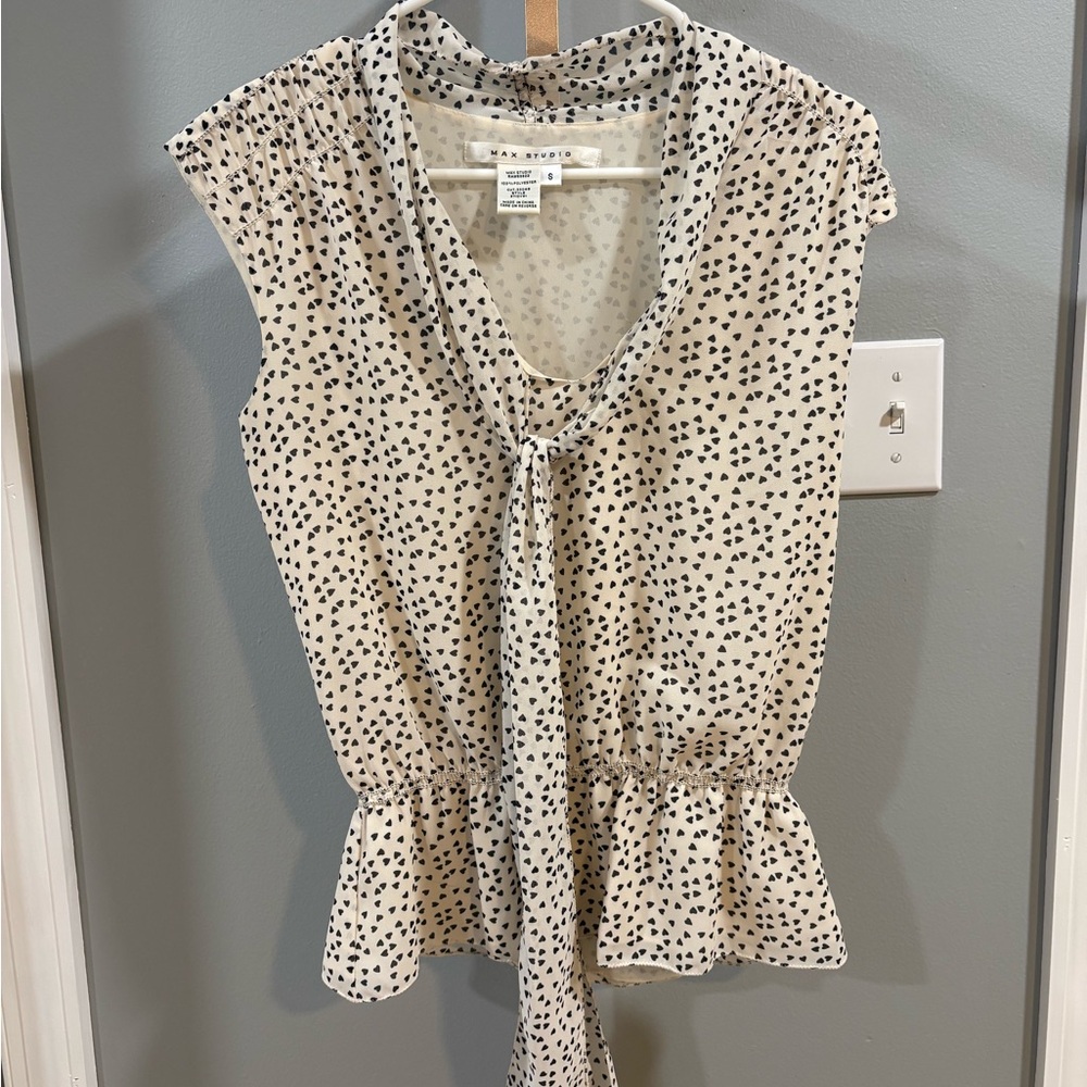 Heart Sleeveless Blouse - Black and White